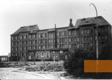 Bild:Hamburg, Mai 1945, Schule am Bullenhuser Damm mit Bombenschäden, Museet for Danmarks Frihedskamp