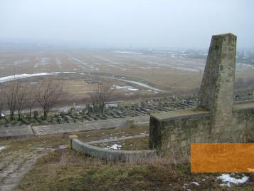 Bild:Podu Iloaiei, 2006, Jüdischer Friedhof mit den Massengräbern von Opfern der Todeszüge, Stiftung Denkmal, Roland Ibold