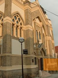 Bild:Neutra, 2004, Ansicht der Synagoge, Stiftung Denkmal