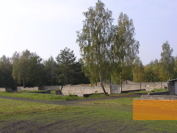 Bild:Lamsdorf, 2006, Bauliche Überreste des Stalag 318/VIII F (344), Centralne Muzeum Jeńców Wojennych w Łambinowicach-Opolu