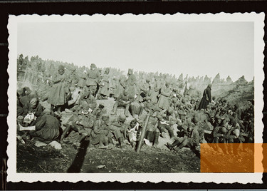 Bild:Bei Glubokoje, Herbst 1941, Sowjetische Kriegsgefangene des Stalag 351, Hamburger Institut für Sozialforschung