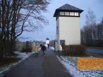 Bild:Dachau, 2003, Wachtürme des ehemaligen KZ Dachau, Ronnie Golz