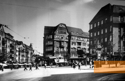 Bild:Berlin, um 1930, Straßenszene am Bayerischen Platz, gemeinfrei