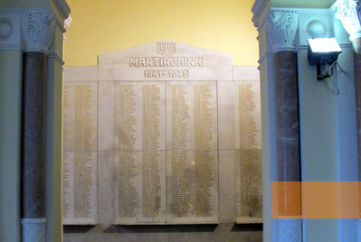 Bild:Szeged, 2013, Gedenktafel mit den Namen der Opfer im Inneren der synagoge, Dr. Attila Tóth