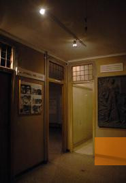 Bild:Rom, o.D., Innenansicht des Museums mit zwei ehemaligen Zellen, Museo storico della liberazione