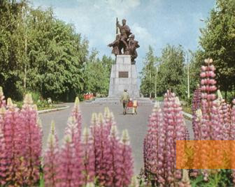 Bild:Ostaschkow, 1975, Denkmal für die Partisanen, inzwischen im »Freiheitspark« aufgestellt, Stiftung Denkmal