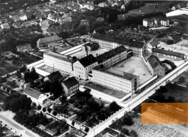 Bild:Sonnenburg, 1945, Luftaufnahme des Gefängnisgebäudes, Yad Vashem