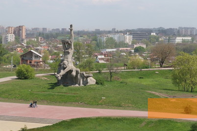 Bild:Rostow am Don, 2010, Ansicht des Denkmals in der Smijowskaja Balka, Jurij Dombrowskij