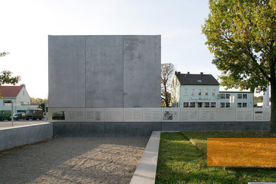 Bild:Saarbrücken, 2008, Rückseite des Denkmals »Hotel der Erinnerung«, Stiftung Denkmal, Johannes-Maria Schlorke