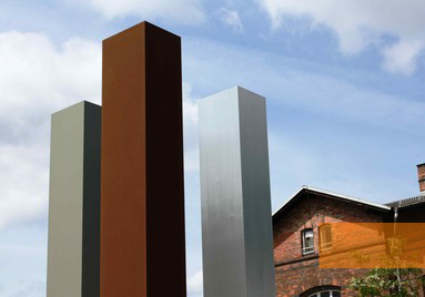 Bild:Berlin-Rummelsburg, 2015, Die fünf Meter hohen Stelen sind das Hauptelement des Gedenkortes, Stiftung Denkmal