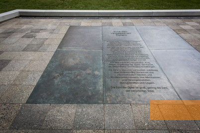 Bild:Berlin, 2014, Gedenktafel aus dem Jahr 1989, Stiftung Denkmal, Marko Priske