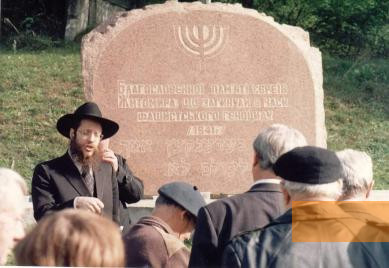 Bild:Schytomyr, Oktober 2001, Die Einweihung des Denkmals für die ermordeten Juden von Shitomir, Jüdische Gemeinde Shitomir