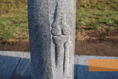 Bild:Nyíregyháza, 2009, Detailansicht des Denkmals, Márton Ádám Szamos