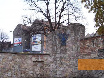 Bild:Riga, 2005, Die Ruine der abgebrannten Synagoge, Stiftung Denkmal, Adam Kerpel-Fronius
