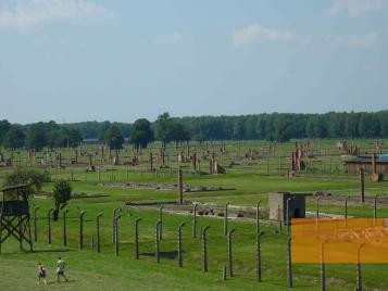 Bild:Auschwitz-Birkenau, 2010, Blick auf das Gelände des ehemaligen Vernichtungslagers, Stiftung Denkmal