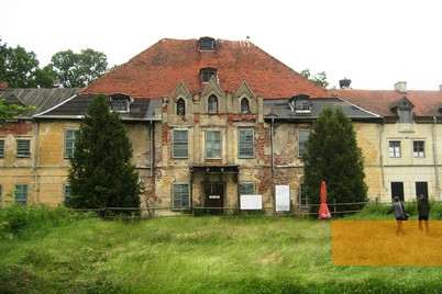 Bild:Steinort, 2010, Das renovierungsbedürftige Lehndorffsche Schloss, Stiftung Denkmal
