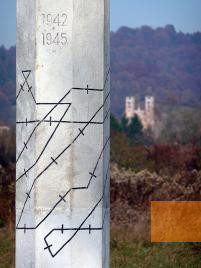 Bild:Laibach, 2009, Denkmal am Pfad der Erinnerung und Kameradschaft, Jordan Magnuson
