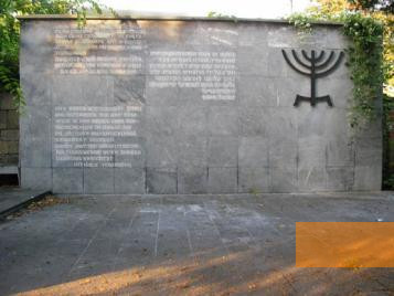 Bild:Belgrad, o.D., Denkmal für die Opfer des Kladovo-Transports auf dem jüdischen Friedhof von Belgrad, Jevrejska Opština Beograd