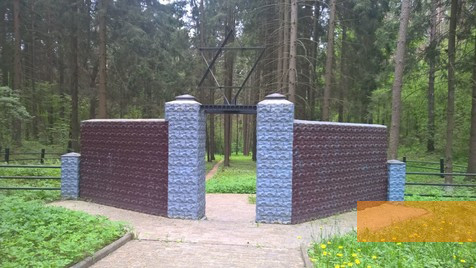Image: Barysaw, 2016, Gate at the entrance to the memorial site, Sabrina Bobowski