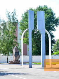 Bild:Sluzk, 2015, Denkmal in Erinnerung an die Opfer des Kriegsgefangenenlagers, nasledie-sluck.by