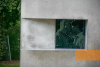 Bild:Berlin, 2008, Videoinstallation im Denkmal, Marco Priske