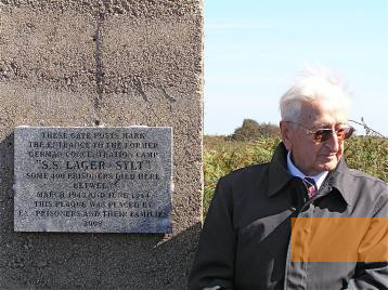 Image: Alderney, 2008, Former prisoner Sylwester Kukula during the dedication of the memorial plaque, Yolanta Boot