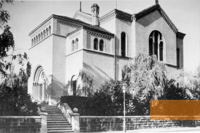 Bild:Freiburg, nach 1926, Die Synagoge mit dem westlichen Portalsanbau, Landesarchiv Baden-Württemberg
