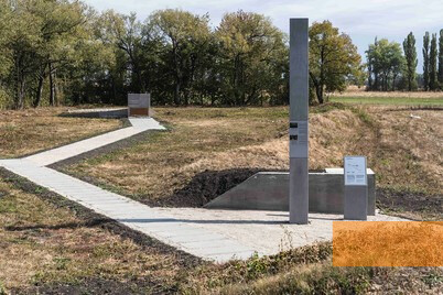 Bild:Wachniwka, 2019, Informationsstele am jüdischen Friedhof, Stiftung Denkmal, Anna Voitenko