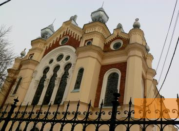 Bild:Großwardein, 2009, Fassade der Orthodoxen Synagoge, Rachel Titiriga