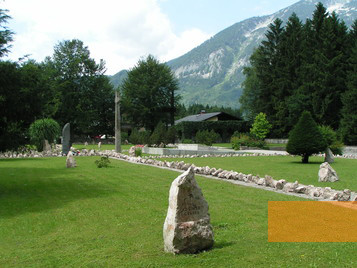 Bild:Ebensee, 2005, Blick auf den Friedhof für die Opfer des KZ, Corradox 