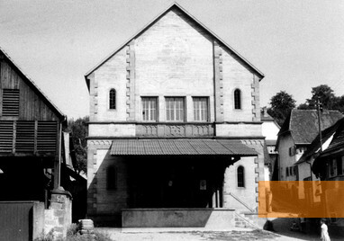 Bild:Kippenheim, 1956, Damaliger Zustand der als Lagerhalle benutzten ehemaligen Synagoge, Förderverein ehemalige Synagoge Kippenheim