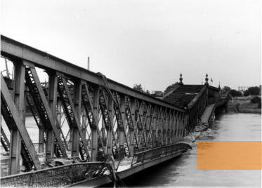 Bild:Kehl,1940, Gesprengte Rheinbrücke bei Kehl, Bundesarchiv, Bild 121-0476, k.A.