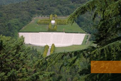 Bild:Montecassino, 2009, Polnischer Militärfriedhof, Michel Guilly