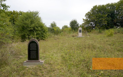 Bild:Rohatyn, 2015, Neuer Jüdischer Friedhof mit zwei Denkmälern, Rohatyn Jewish Heritage, Jay Osborn
