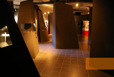 Bild:Prato, 2008, Blick in die Ausstellung des Museums, Murcie13