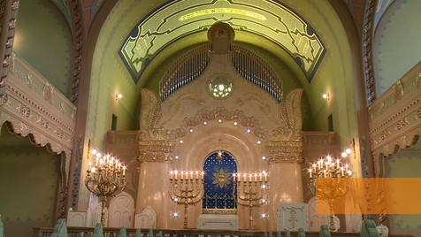 Bild:Subotica, 2018, Ansicht des Altars in der Synagoge, Pannon RTV