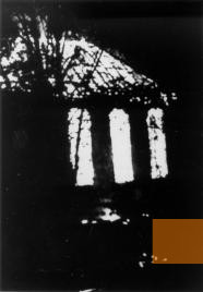 Image: Tübingen, 1938, The burning synagogue in the early morning hours of November 10, amateur photo taken by a neighbour, Stadtarchiv Tübingen