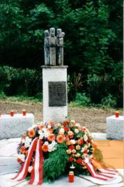 Bild:St. Pantaleon, 2000, Denkmal in der Erinnerungsstätte Lager Weyer,  Verein Erinnerungsstätte Lager Weyer, Inge Widaue
