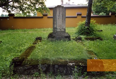 Bild:Goldap, 2009, Am Alten Israelitischen Friedhof an der Darkehmer Chaussee (heute: ul. Cmentarna), Stiftung Denkmal