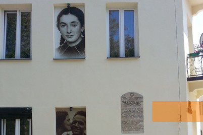 Bild:Kielce, 2015, Porträts von Opfern am Haus in der ul. Planty, Stiftung Denkmal