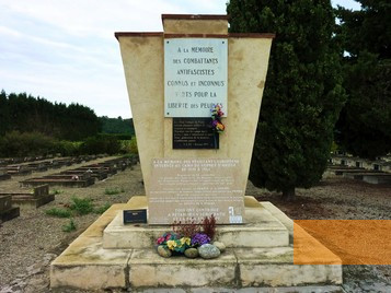 Bild:Le Vernet, 2012, Denkmal am Lagerfriedhof, Thierry Llansades
