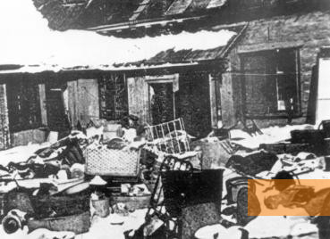 Bild:Riga, 1941, Szene im Rigaer Ghetto nach der Vernichtungsaktion vom 8. Dezember, Muzejs »Ebreji Latvijā«