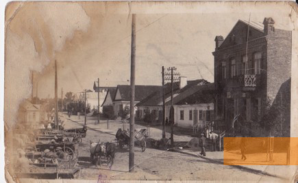 Bild:Mizocz, o.D., Der Hauptplatz von Misocz zwischen den beiden Weltkriegen, Misozka Miska Biblioteka