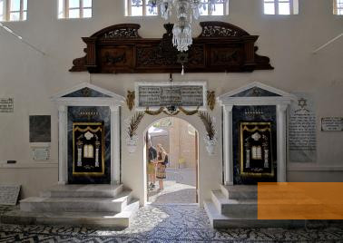 Bild:Rhodos-Stadt, 2009, Im Inneren der Kahal-Shalom-Synagoge, Louis Davidson