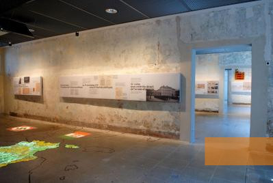 Bild:Compiégne, 2008, Blick in die Ausstellung, Mémorial de l'internement et de la déportation Camp de Royallieu