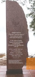 Bild:Polozk, 2016, Das neue Denkmal in der Nähe der Massenerschießungsstätte in Borowucha 2, Belarus Holocaust Memorials Project