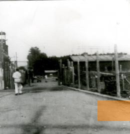 Bild:Wernigerode, 1944, Eingang des KZ-Außenlagers »Richard«,  Mahn- und Gedenkstätte Wernigerode
