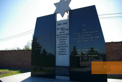 Bild:Charleroi, 2009, Das Denkmal von 1993 für alle Opfer des Holocausts, Jacques Gurnicky