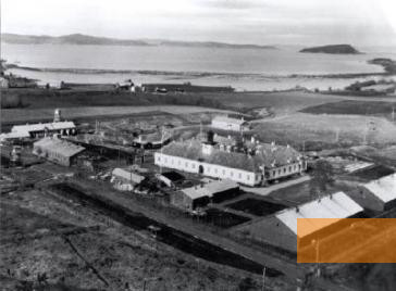 Bild:Falstad,  vermutlich nach dem 7. Mai 1945, Ansicht des SS-Strafgefangenlagers, Falstadsenteret