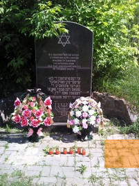 Image: Pryluky, 2012, Memorial from 2005 at the site of mass shooting »Pliskunovka«, jewua.org, Chaim Buryak
